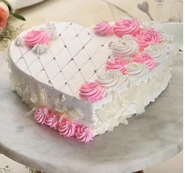 Customize Hearty and Creamy Pineapple Cake