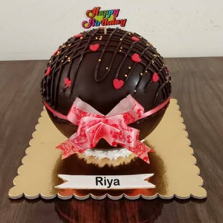 Romantic Round Shape Pinata Ball Cake