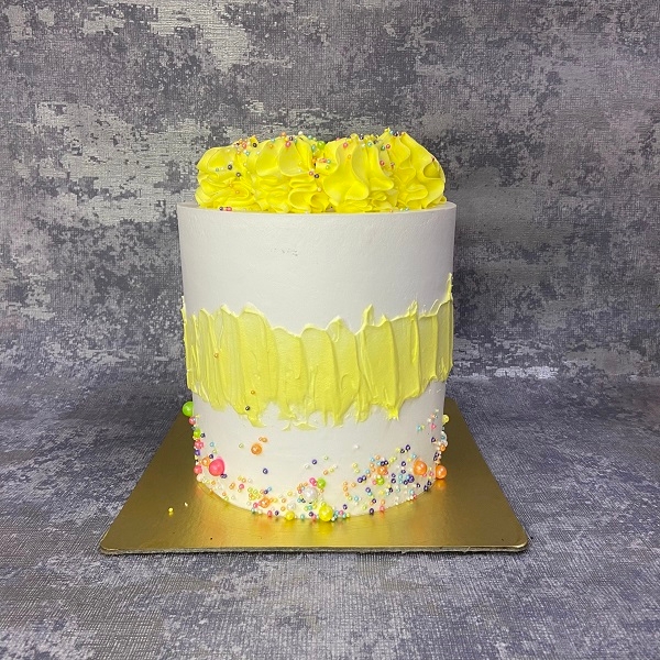 Designer Pillar Cake in Pineapple Flavour