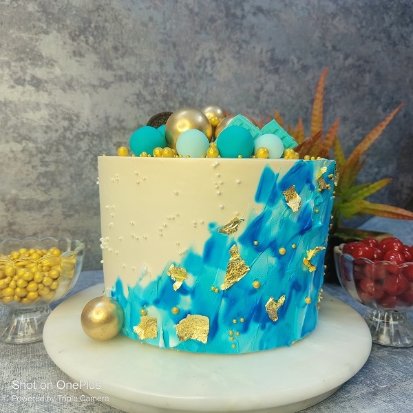 Pineapple Flavour Cake with Ocean Fudge Design