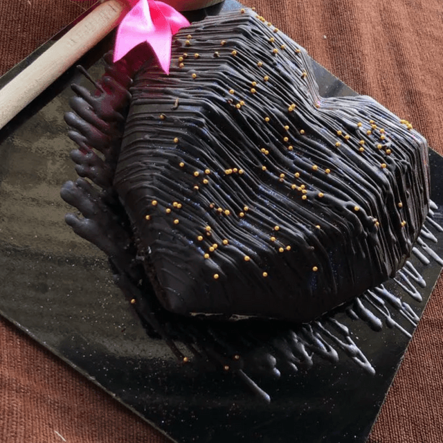 Chocolate Flavour Pinata Cake With Hammer
