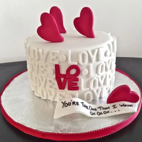 Aesthetic valentines cake