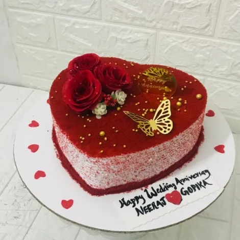 Red velvet cake for anniversary
