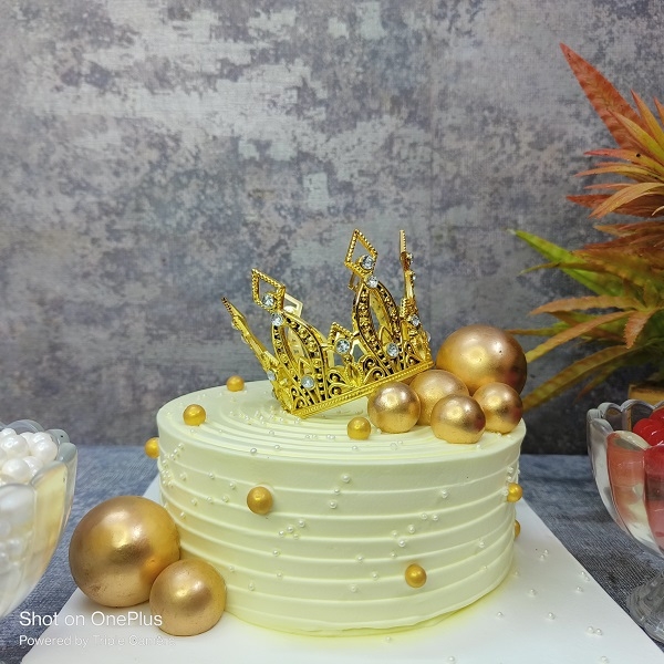 Crown Cake