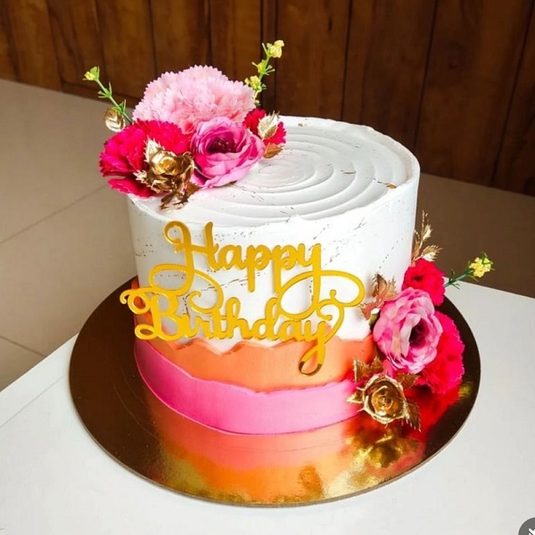 Designer Pillar Cake With Flowers Topping