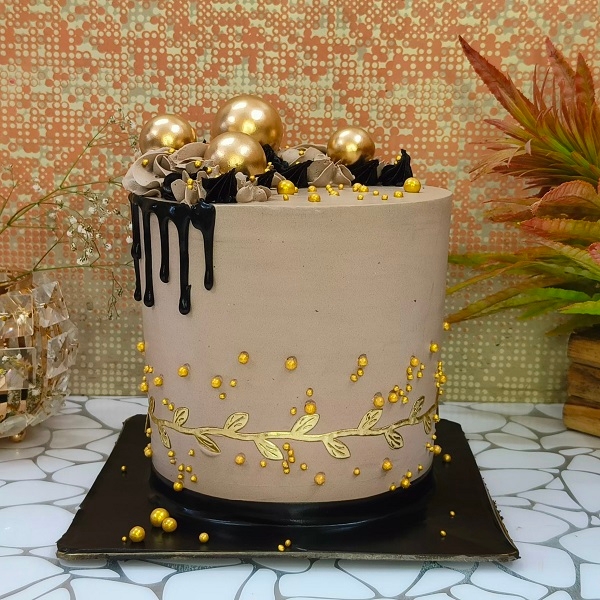 Chocolate Cake With Black Piller & Golden Balls